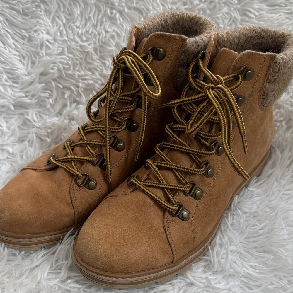 Cliffs by white mountain Women's Tan Lace-Up Ankle Boots snow boots